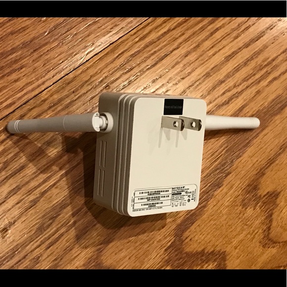 🎉HP🎉 Netgear Wall Plug Wi-Fi Range Extender - Picture 2 of 3